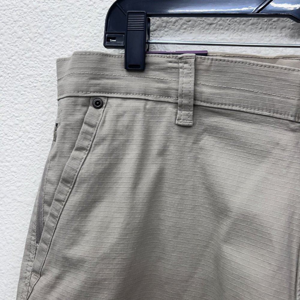 Weatherproof multifunctional utility cream mens NEW NWT shorts  Size: 36W - Picture 4 of 11